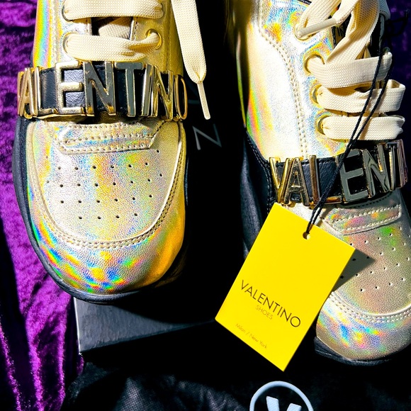 πππΏπ Valentino Hologram Platinum Gold Sneakers NIB NWT πππΏπ - Picture 3 of 4